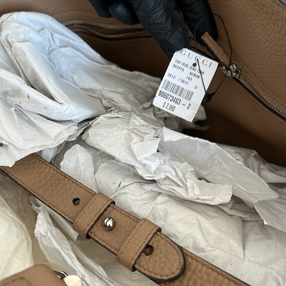 GUCCI TOTE JACKIE ,CAMEL COLOR,ONLY WORN ONCE - Picture 4 of 8